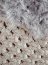 Afbeelding in Gallery-weergave laden, Woven serenity deco