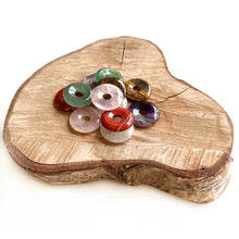 Afbeelding in Gallery-weergave laden, Donut mineraalstenen hangers