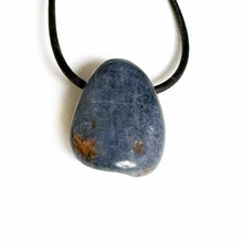 Afbeelding in Gallery-weergave laden, Mineraalsteen geboorde hangers